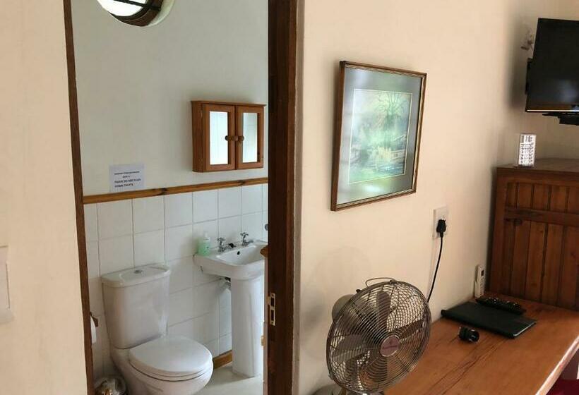 Четырехместный Номер Стандарт, 10 Alexander B&b