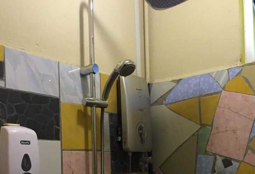 Кровать в Общей Комнате, The Bunk Hostel