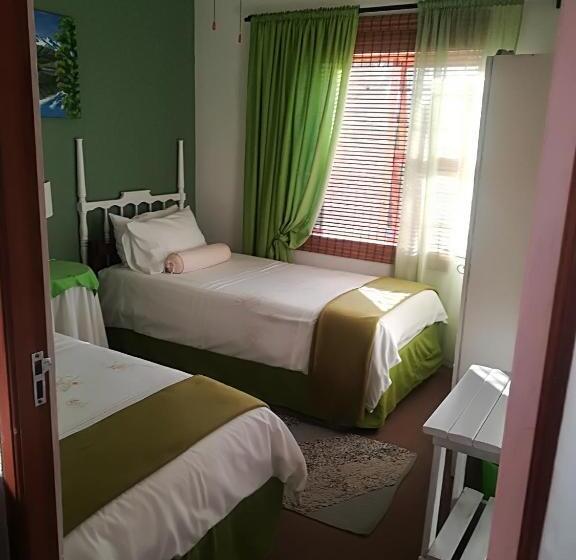Апартаменты 2 Спальни, Tirzah S B&b And Self Catering