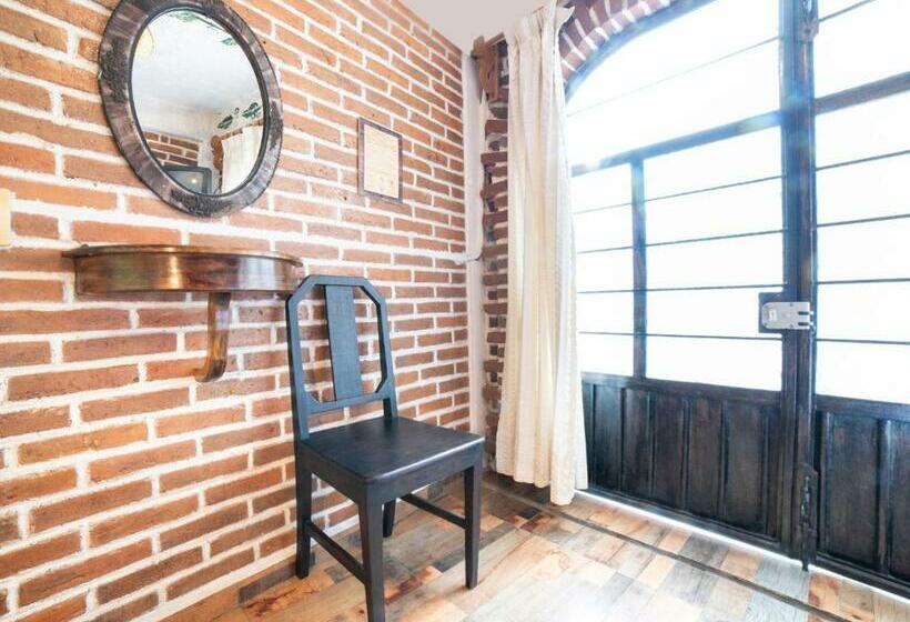 Quarto Estandar Individual, Del Carmen