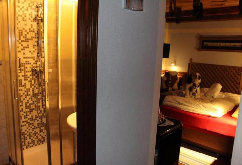 Quarto Estandar, Meublé Gorret
