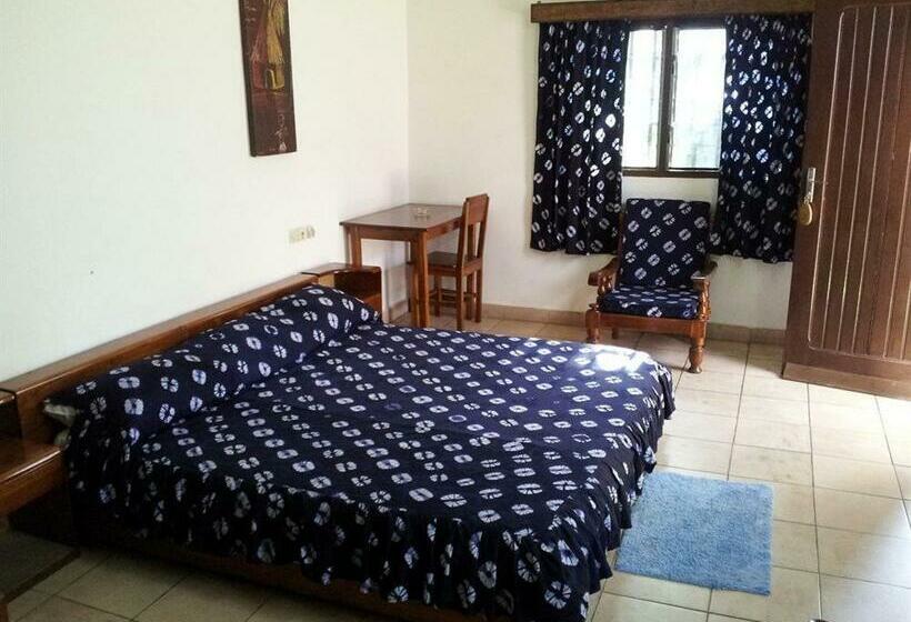 اتاق لوکس با تخت بزرگ, Aurore Lome