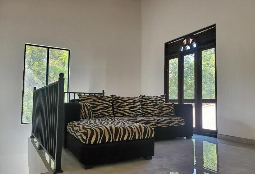 带阳台的豪华间, Sigiriya River Side Villa