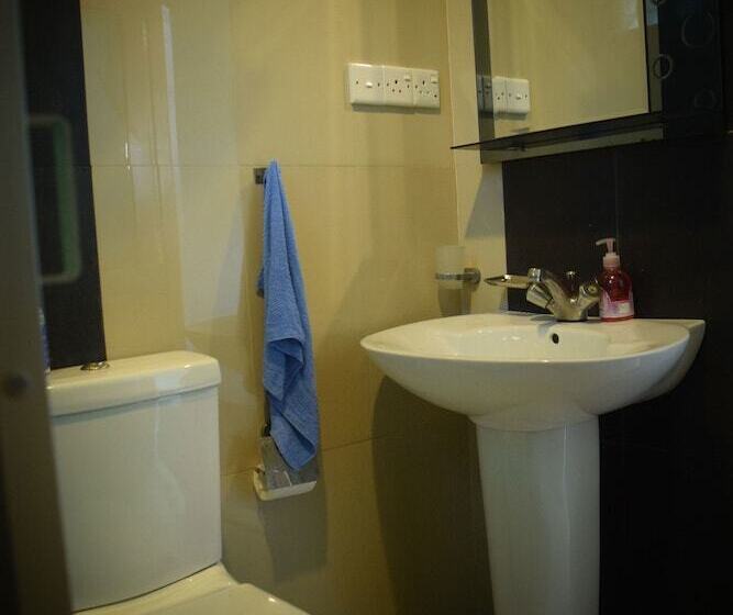 Quarto Triplo Estandar, Lakshmis Hotel Ella