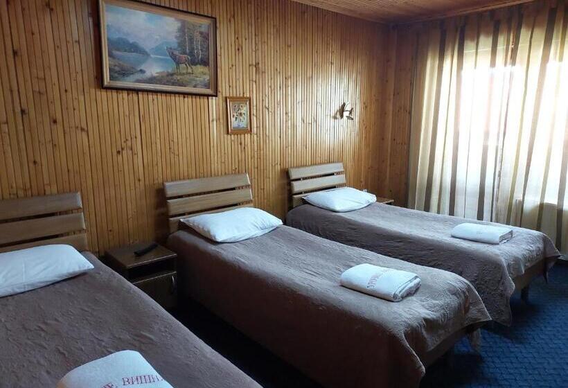 Quarto Triplo Estandar, Urochyshe Vyshnya