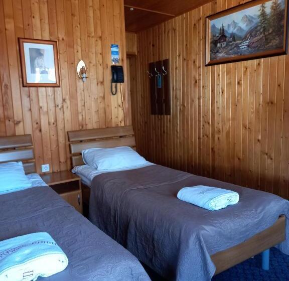Quarto Estandar, Urochyshe Vyshnya