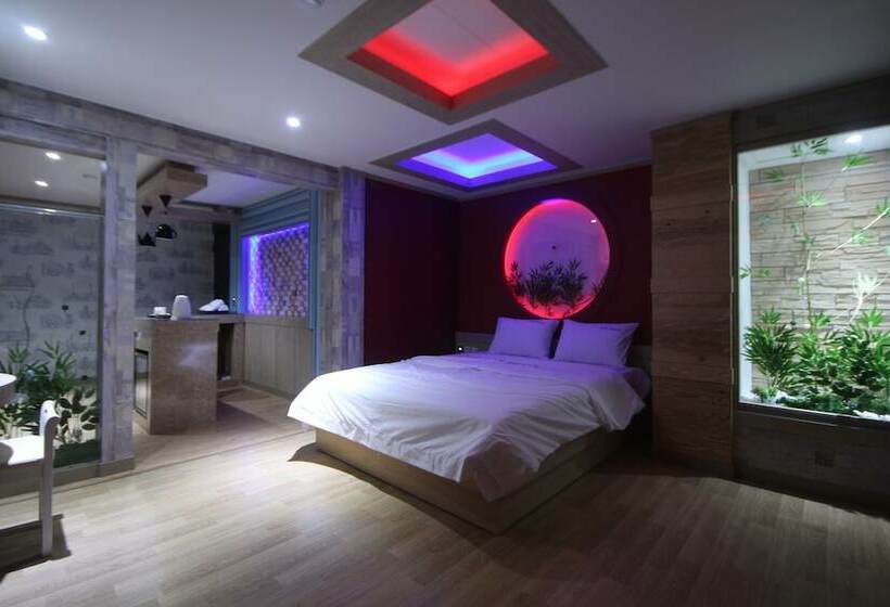스위트, Wow Motel