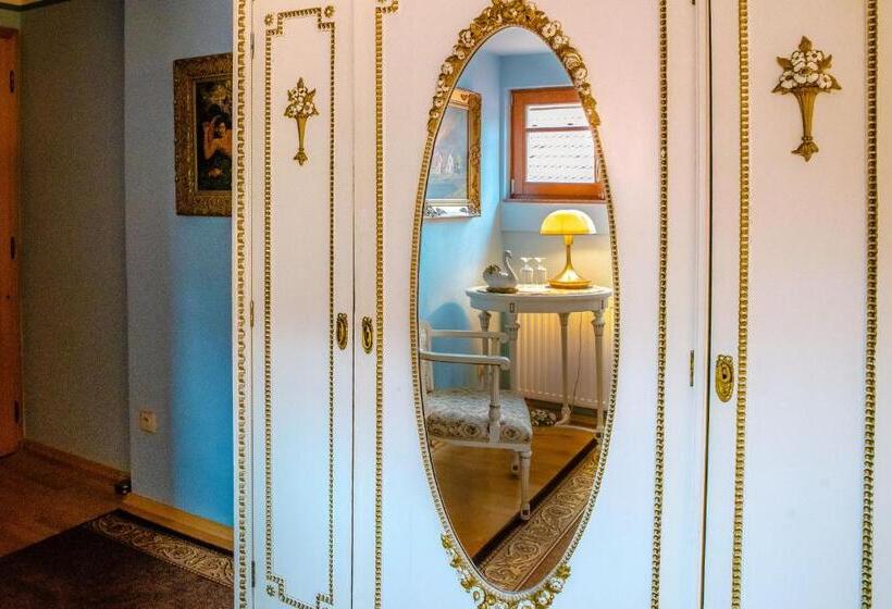 Habitación Estándar Abuhardillada, Ubytování U Bílé Paní