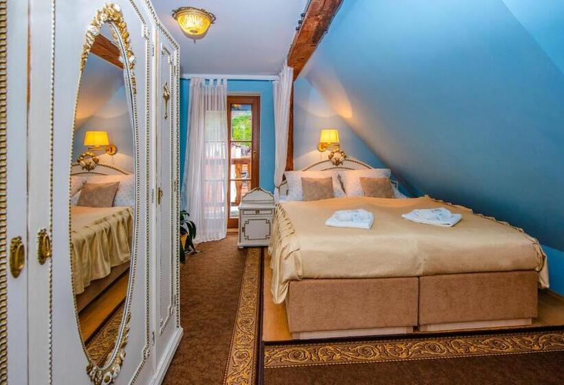 Habitación Estándar Abuhardillada, Ubytování U Bílé Paní
