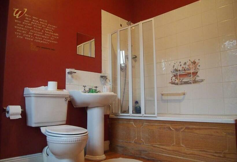Номер Стандарт Трехместный, Cashel Town Center Inn