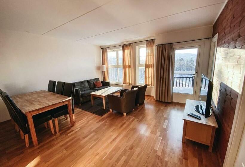 ３ベッドルームアパートメント, Hovdestøylen
