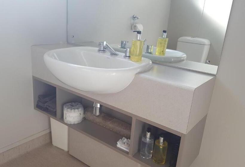 Апартаменты 3 Спальни, Akaroa Waterfront Motels