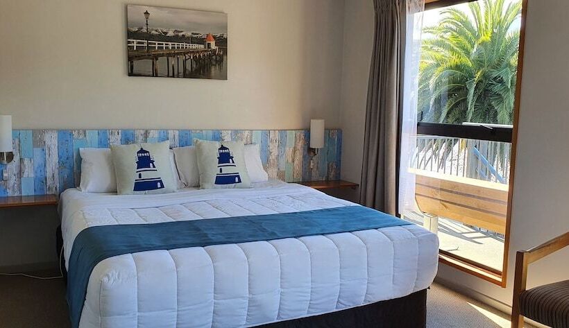Люкс, Akaroa Waterfront Motels