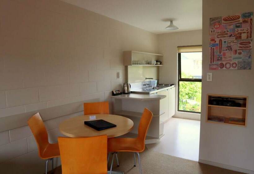 Люкс, Akaroa Waterfront Motels