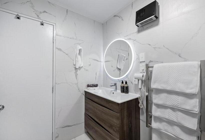 2 Bedrooms Suite 2 Bedrooms Lake View, Lakeview Colonial Motel
