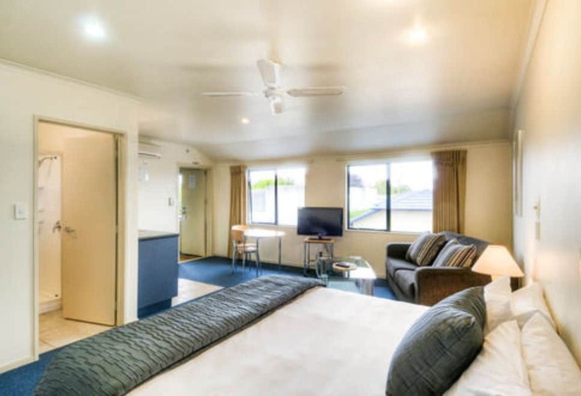 Студия Стандарт, Claremonte Motor Lodge