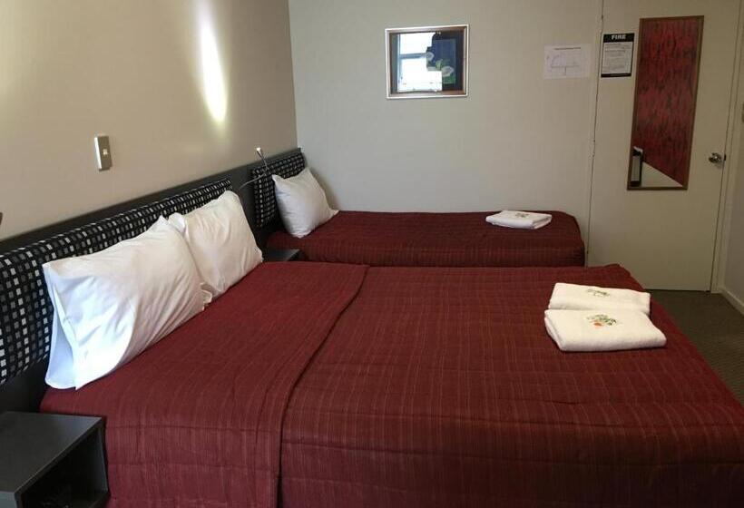 Номер Стандарт, Motel On Carroll