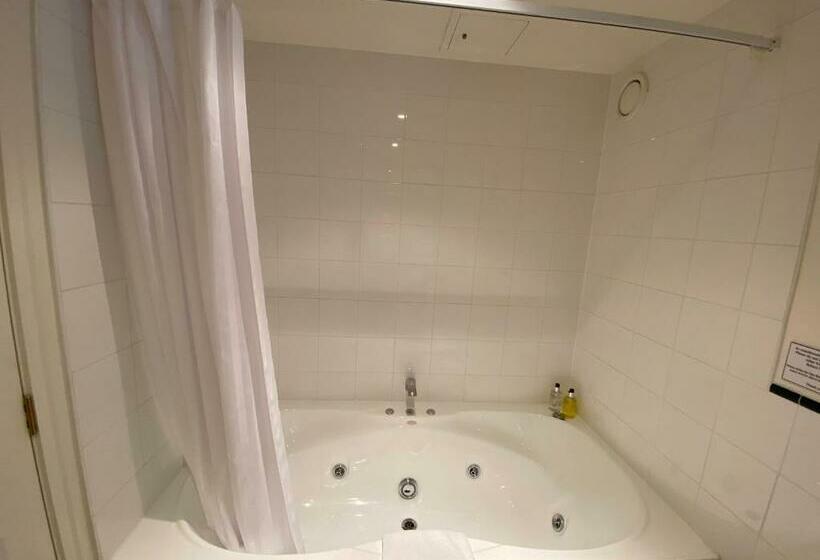 سوییت اجرایی, Motel On York