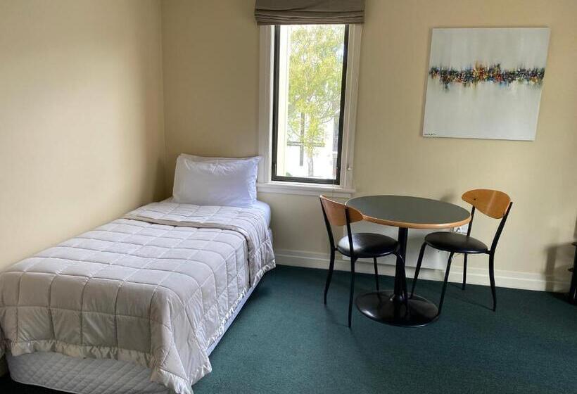 سوییت لوکس, Motel On York