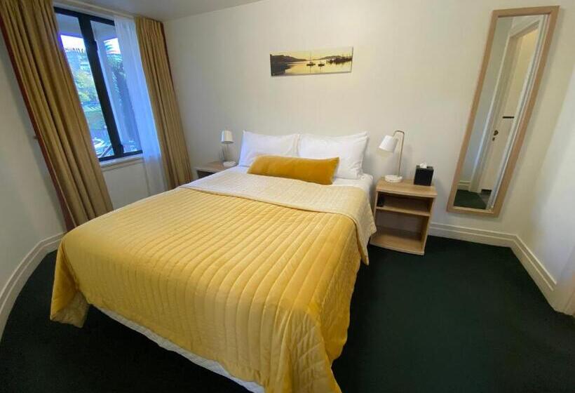 سوییت, Motel On York