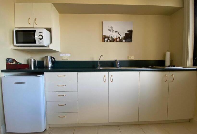 سوییت, Motel On York