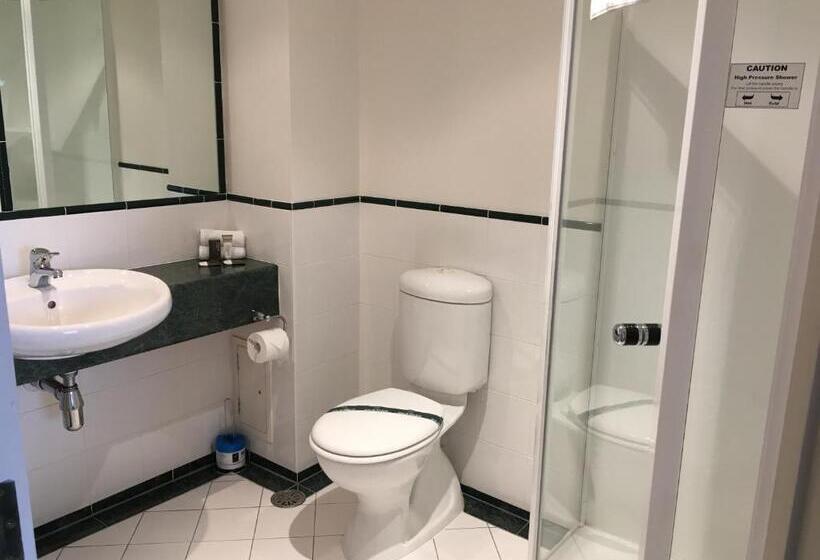 استودیوی استاندارد, Motel On York