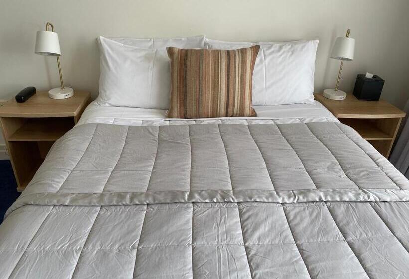 스탠다드 스튜디오, Motel On York