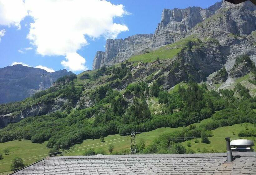 جناح جونيور مزوَّد بشرفة, Alpenblick Leukerbad Therme