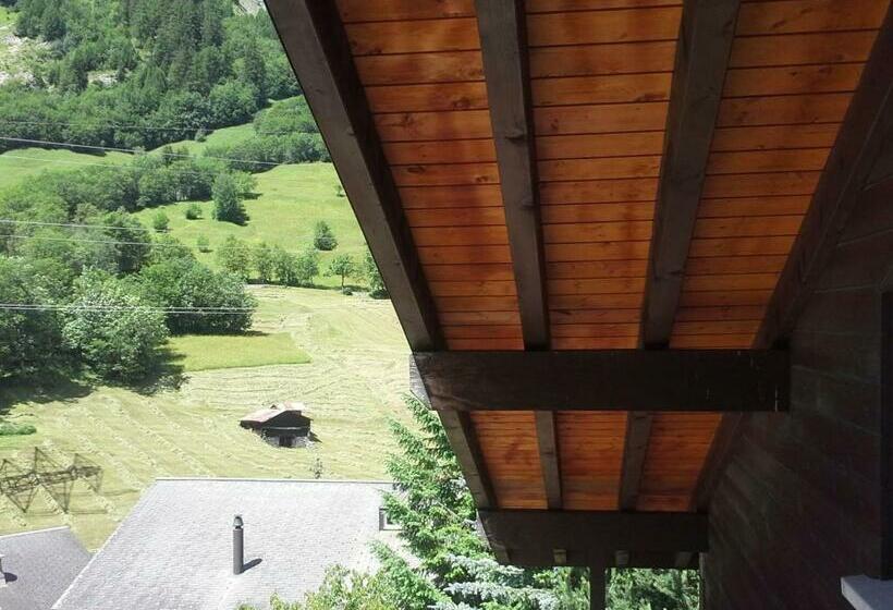 سوییت جونیور با بالکن, Alpenblick Leukerbad Therme