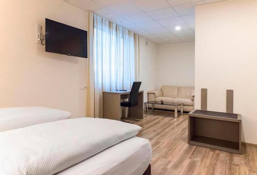 سوییت جونیور, Am Kreisel Self Check In By Smart Hotels