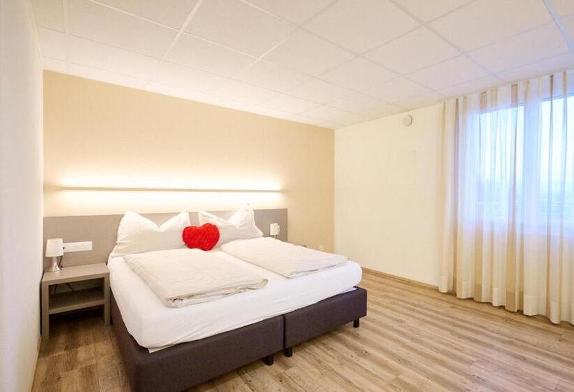 سوییت جونیور, Am Kreisel Self Check In By Smart Hotels