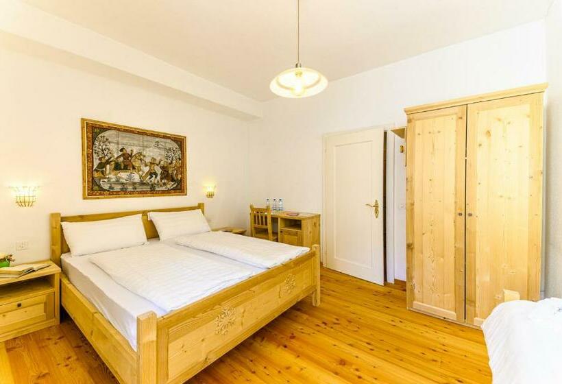 Chambre Triple Classique, Centrale, Typically Swiss