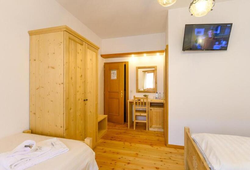 Chambre Triple Classique, Centrale, Typically Swiss