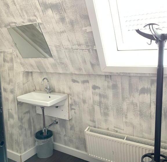 غرفة قياسية رباعية, Amigo Hostel