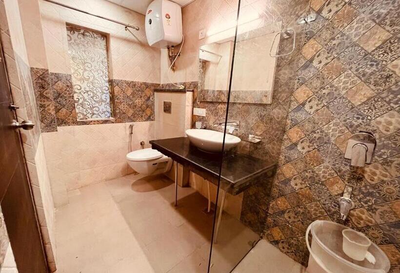 带大床的豪华间, Amritsar View With Swimming Pool   Best Selling Property In Amritsar