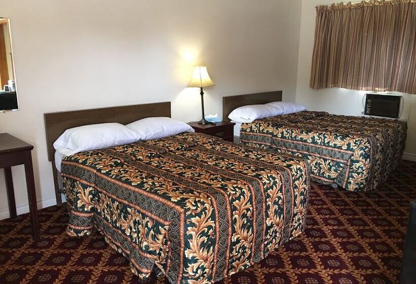 带2个双人床的标准工作室, Knights Inn Cobourg