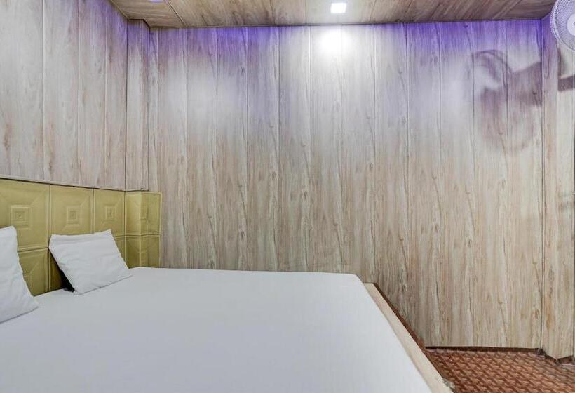 اتاق کلاسیک سه تخته, Oyo Hotel Aryawart Galaxy