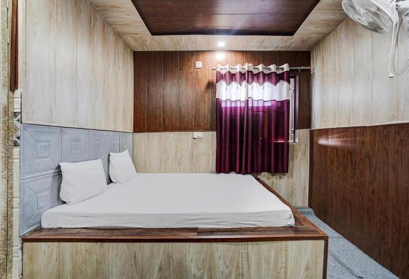 اتاق کلاسیک سه تخته, Oyo Hotel Aryawart Galaxy