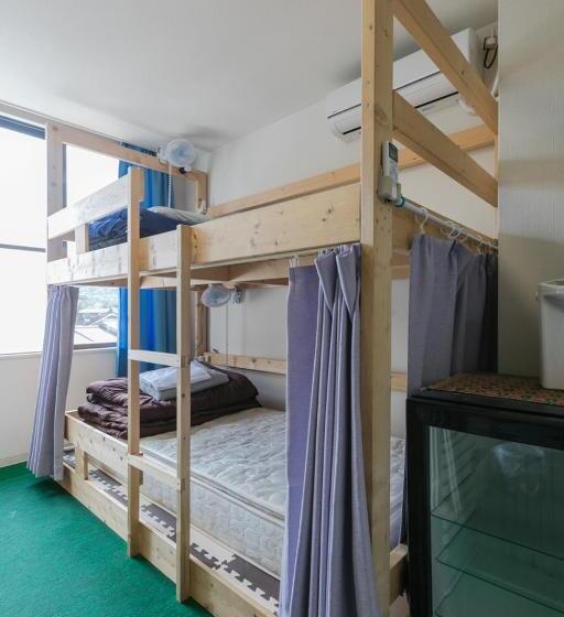 Номер Стандарт Четырехместный Совместный Санузел, Travellersdou Kirinya