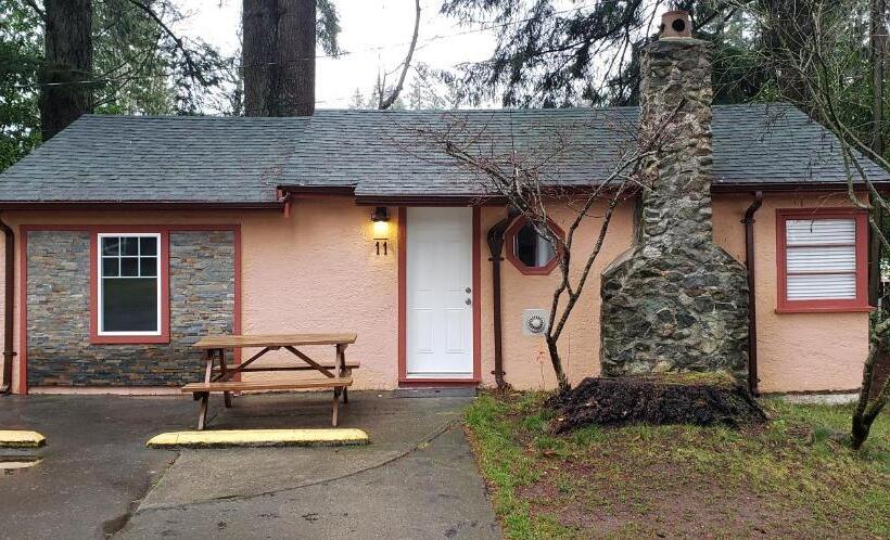 Номер Economy, Malahat Bungalows Motel