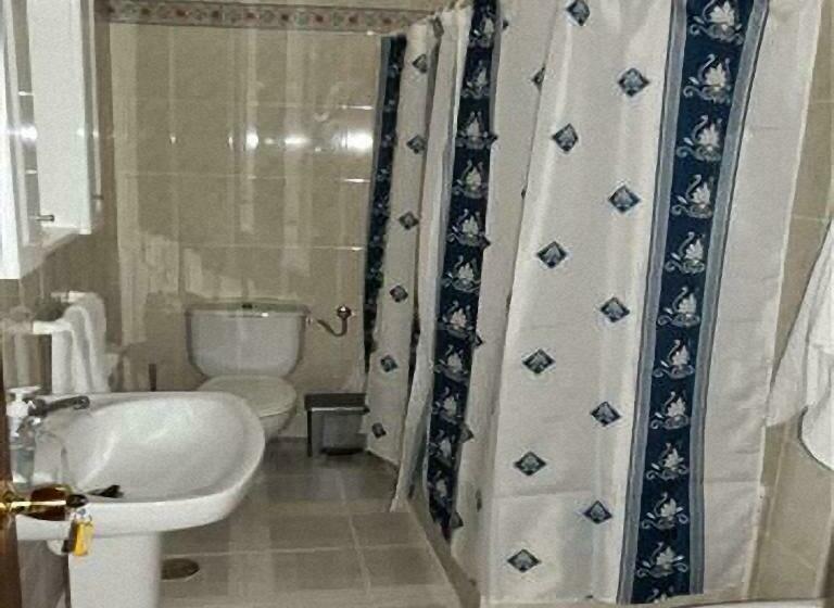 Кровать в Многоместном Номере с Общей Ванной, Extrenatura Alojamiento Albergue   Hostel