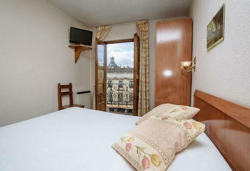 Номер Стандарт с Балконом, Hostal Plaza