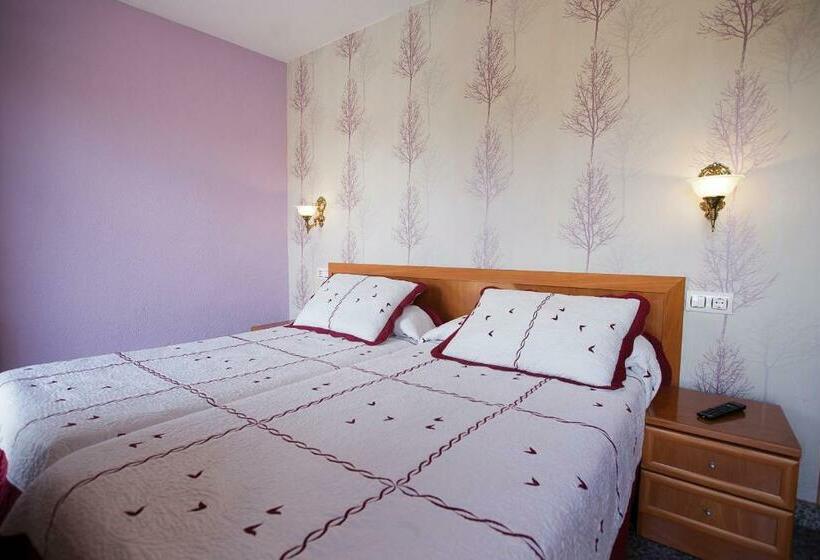 Номер Стандарт с Балконом, Hostal Plaza