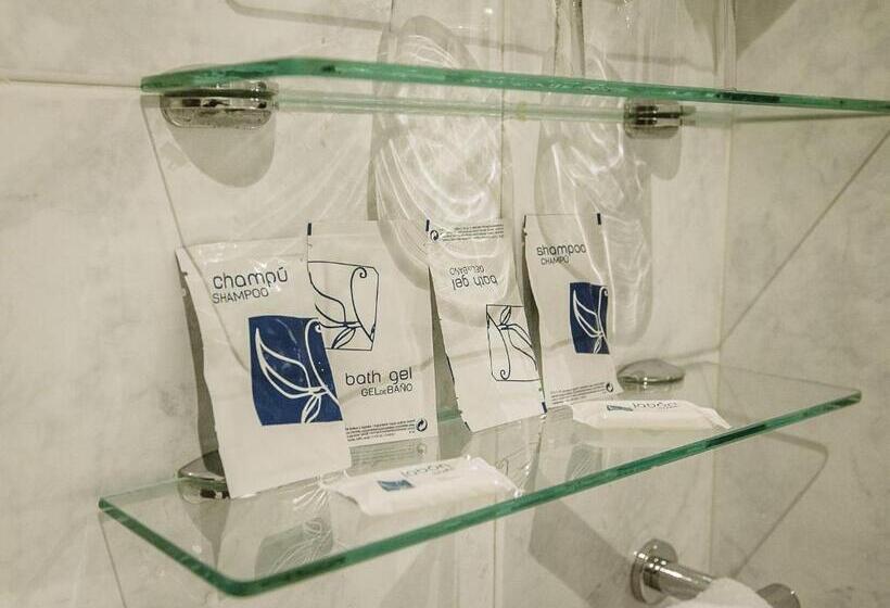 Четырехместный Номер Стандарт, Hostal Plaza