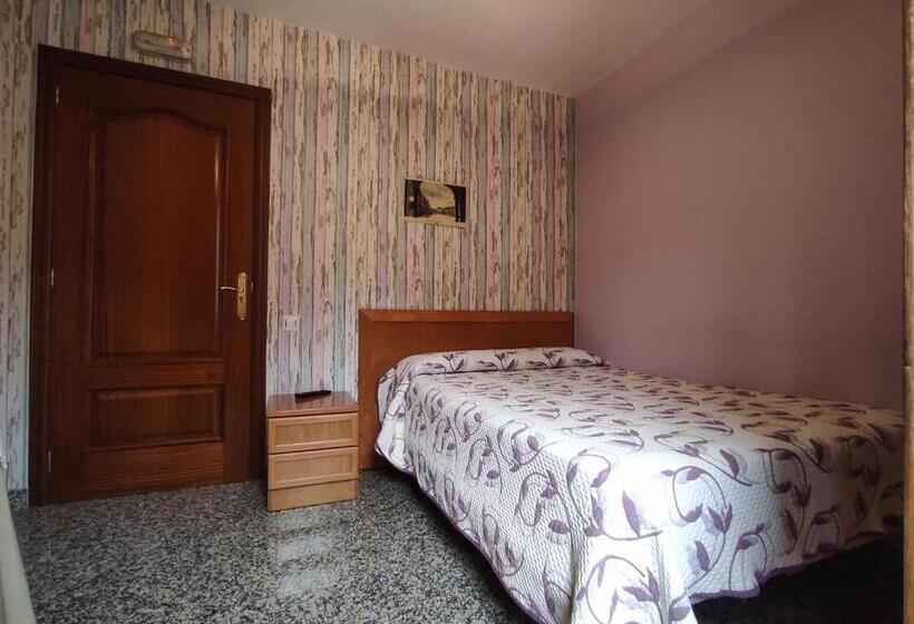Номер Basic, Hostal Plaza