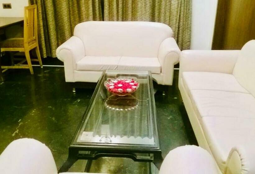 Президентский Люкс, Damanganga Valley Resort Silvassa