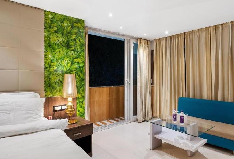 اتاق لوکس با بالکن, Niranjana Hotel Bodhgaya