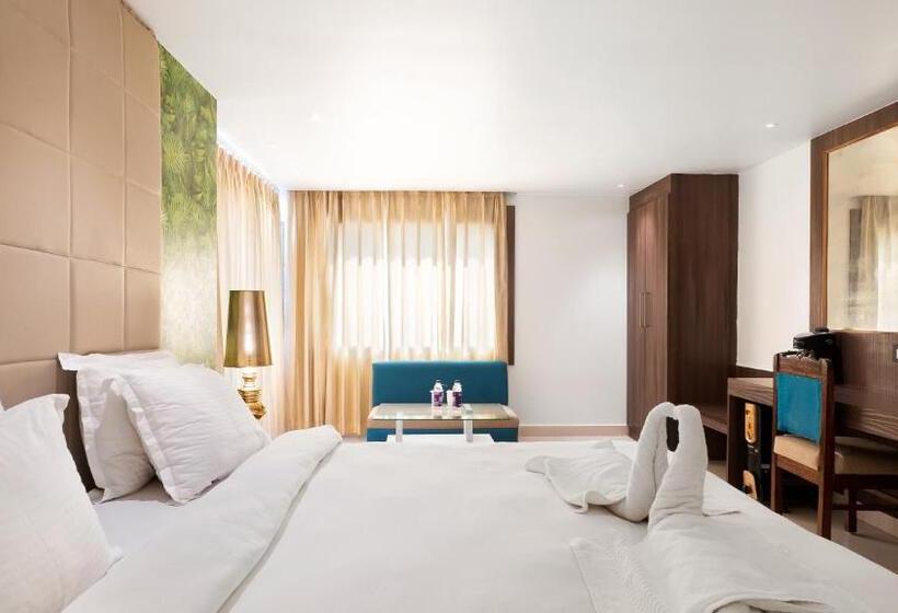 اتاق لوکس با بالکن, Niranjana Hotel Bodhgaya