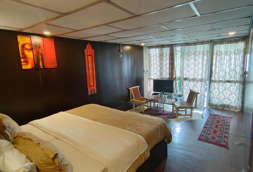 Номер Deluxe с Террасой, Mcleodganj Bed & Breakfast