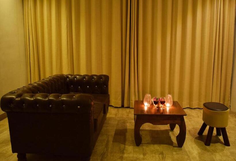 디럭스 룸 킹사이즈 침대, Kumbhalgarh Forest Retreat